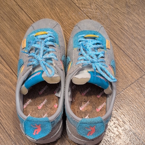 Nike Gray and Multicolor Women's Sneakers - Picture 10 of 12